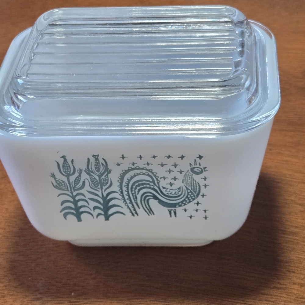 Vintage glass refrigerator dish with butter print  Rooster Design - Picture 6 of 7